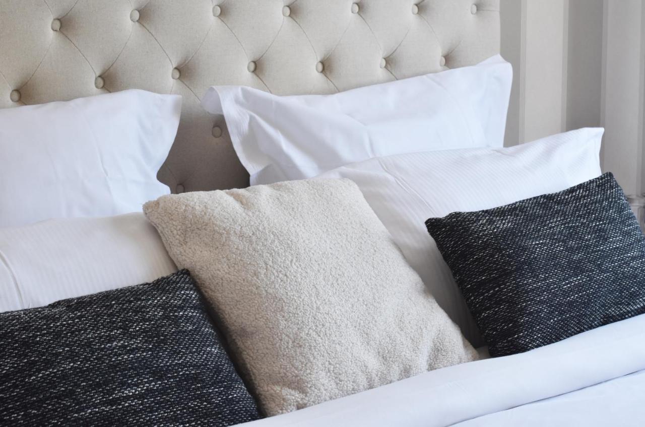 Le Boeuf Couronne - Hotel & Restaurant Chartres- Logis Hotels Bagian luar foto