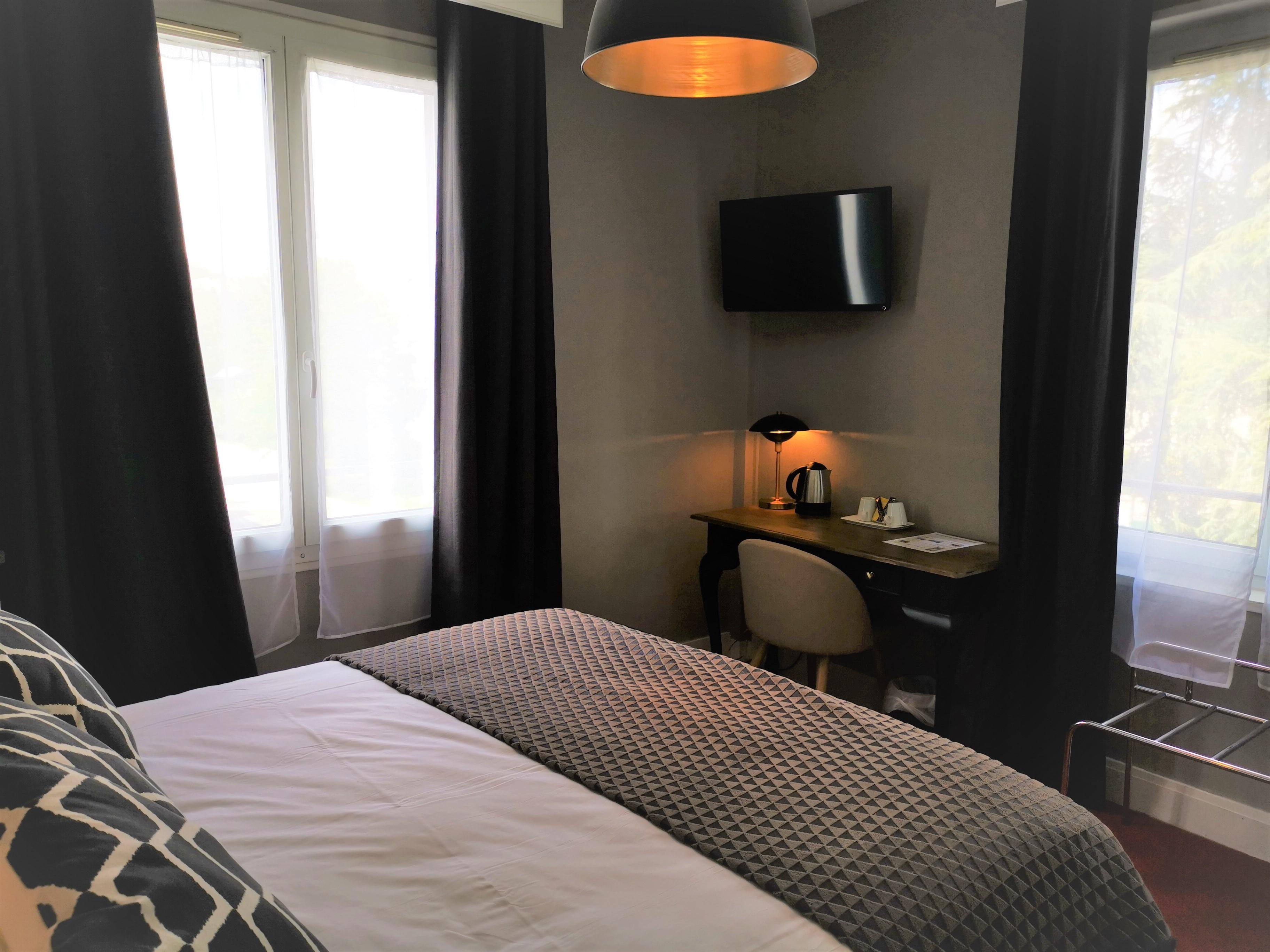 Le Boeuf Couronne - Hotel & Restaurant Chartres- Logis Hotels Bagian luar foto