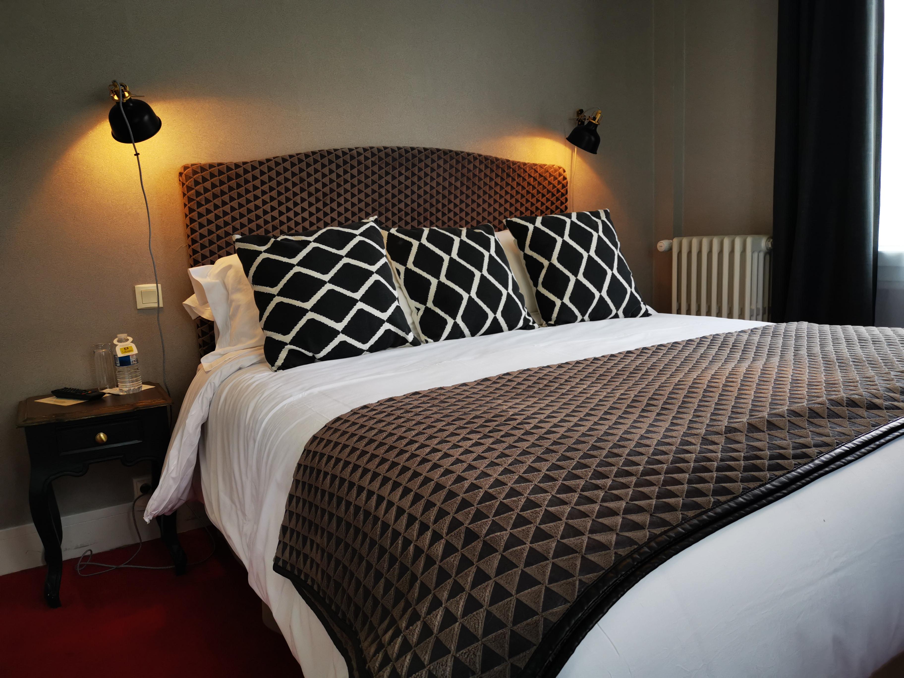 Le Boeuf Couronne - Hotel & Restaurant Chartres- Logis Hotels Bagian luar foto