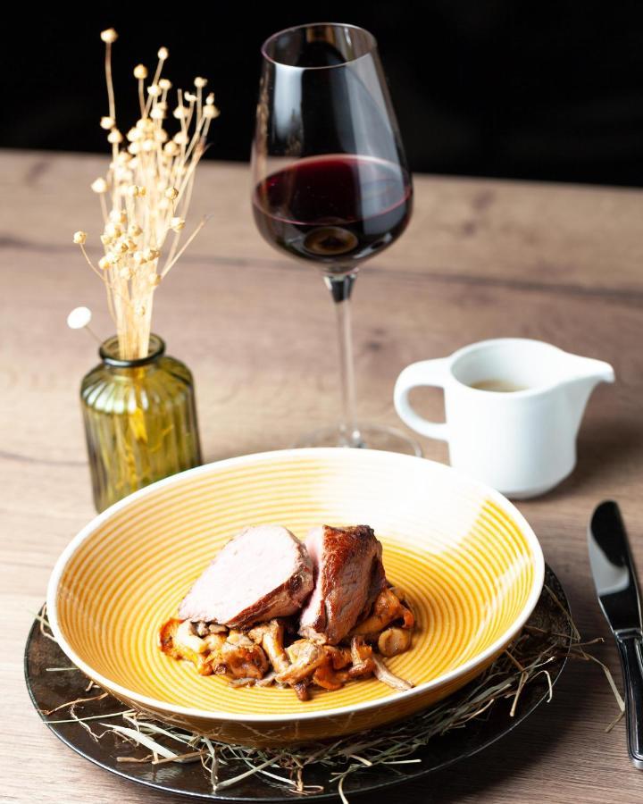 Le Boeuf Couronne - Hotel & Restaurant Chartres- Logis Hotels Bagian luar foto