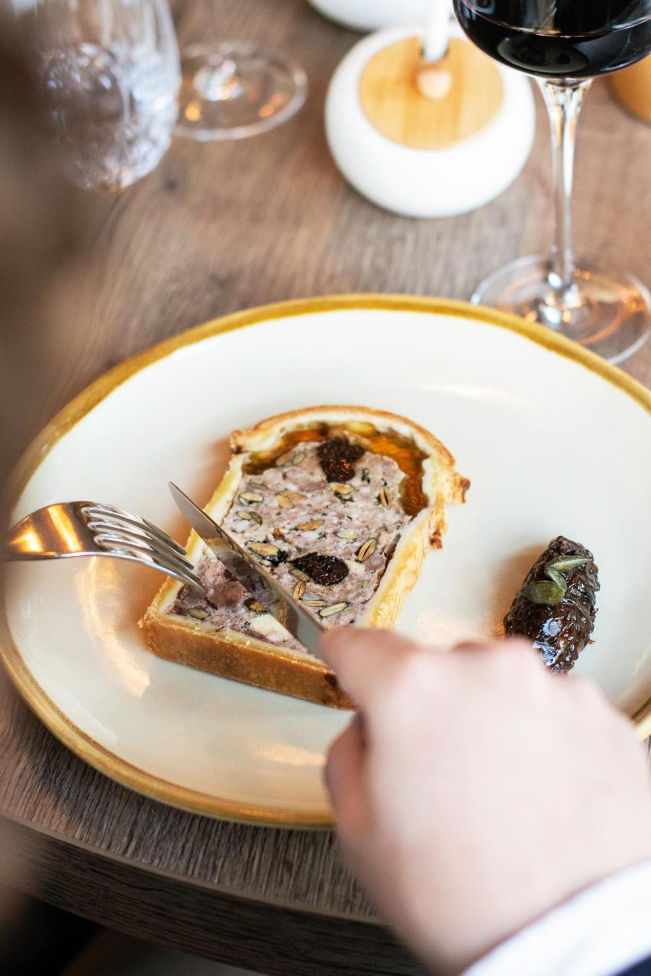 Le Boeuf Couronne - Hotel & Restaurant Chartres- Logis Hotels Bagian luar foto