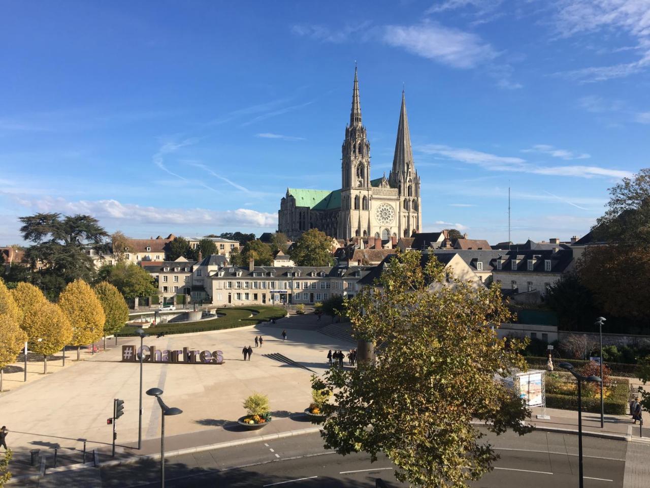 Le Boeuf Couronne - Hotel & Restaurant Chartres- Logis Hotels Bagian luar foto